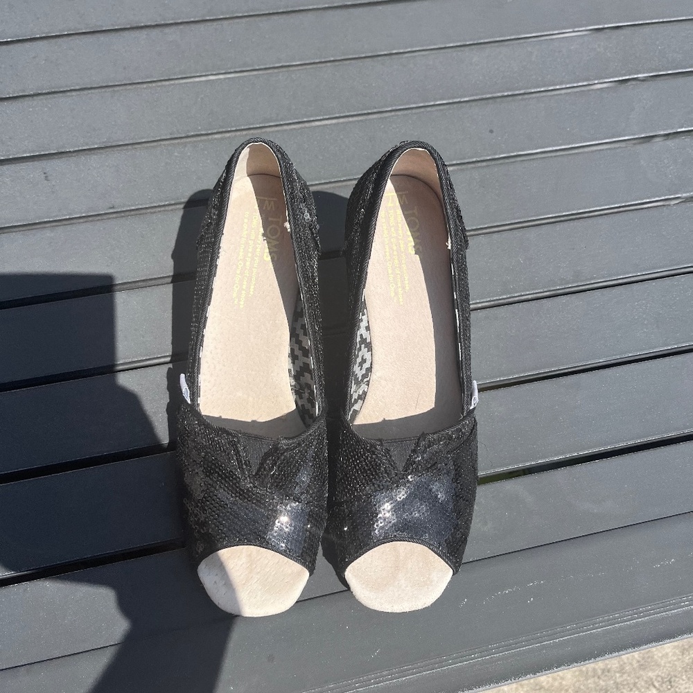 Toms Black sequin size 7 wedge